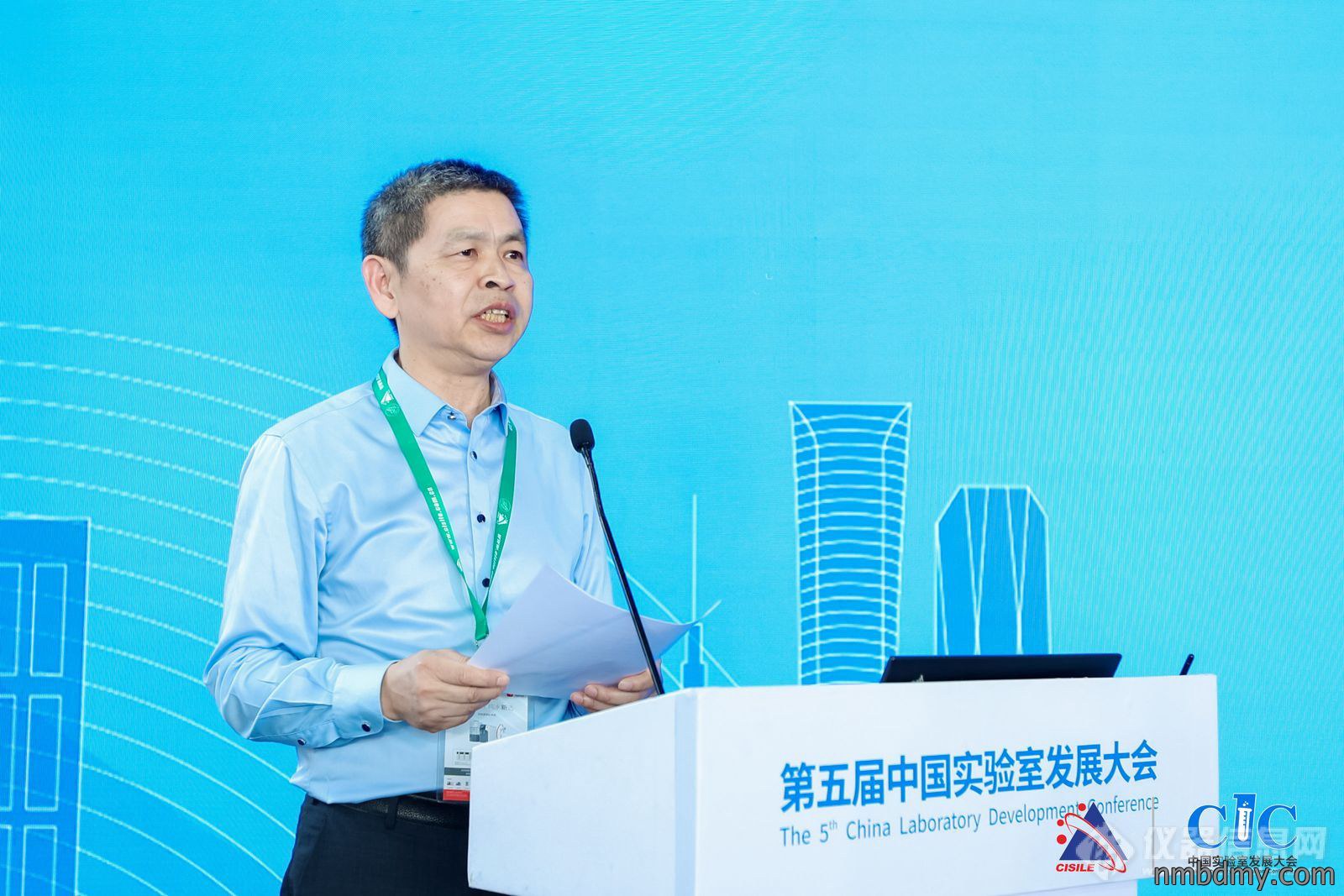 中国仪器仪表行业协会副秘书长郑朝松主持了颁奖仪式并介绍了奖项评审过程