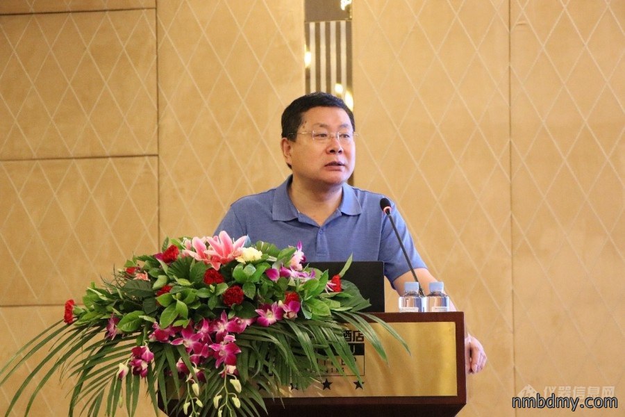 中国仪器仪表行业协会分析仪器分会2021年会圆满召开!(图7) 曾伟秘书长作行业报告.jpg